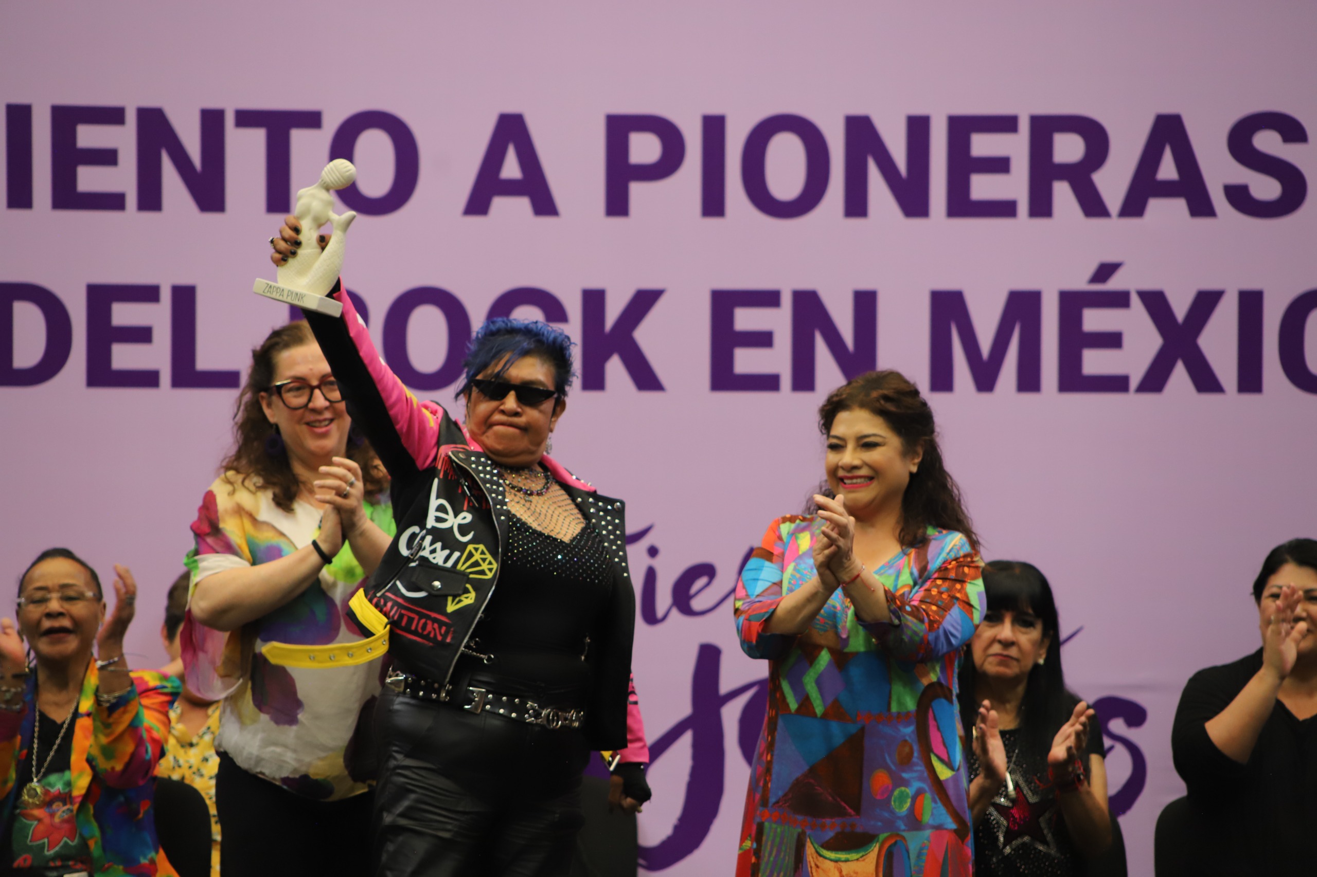«Que su música nunca deje de sonar»: Clara Brugada rinde homenaje al legado del rock femenino