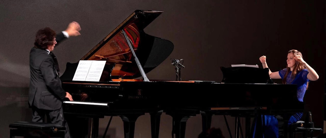 Una noche para ver la música: el Dúo Petrof ilumina el Museo Vivo del Muralismo