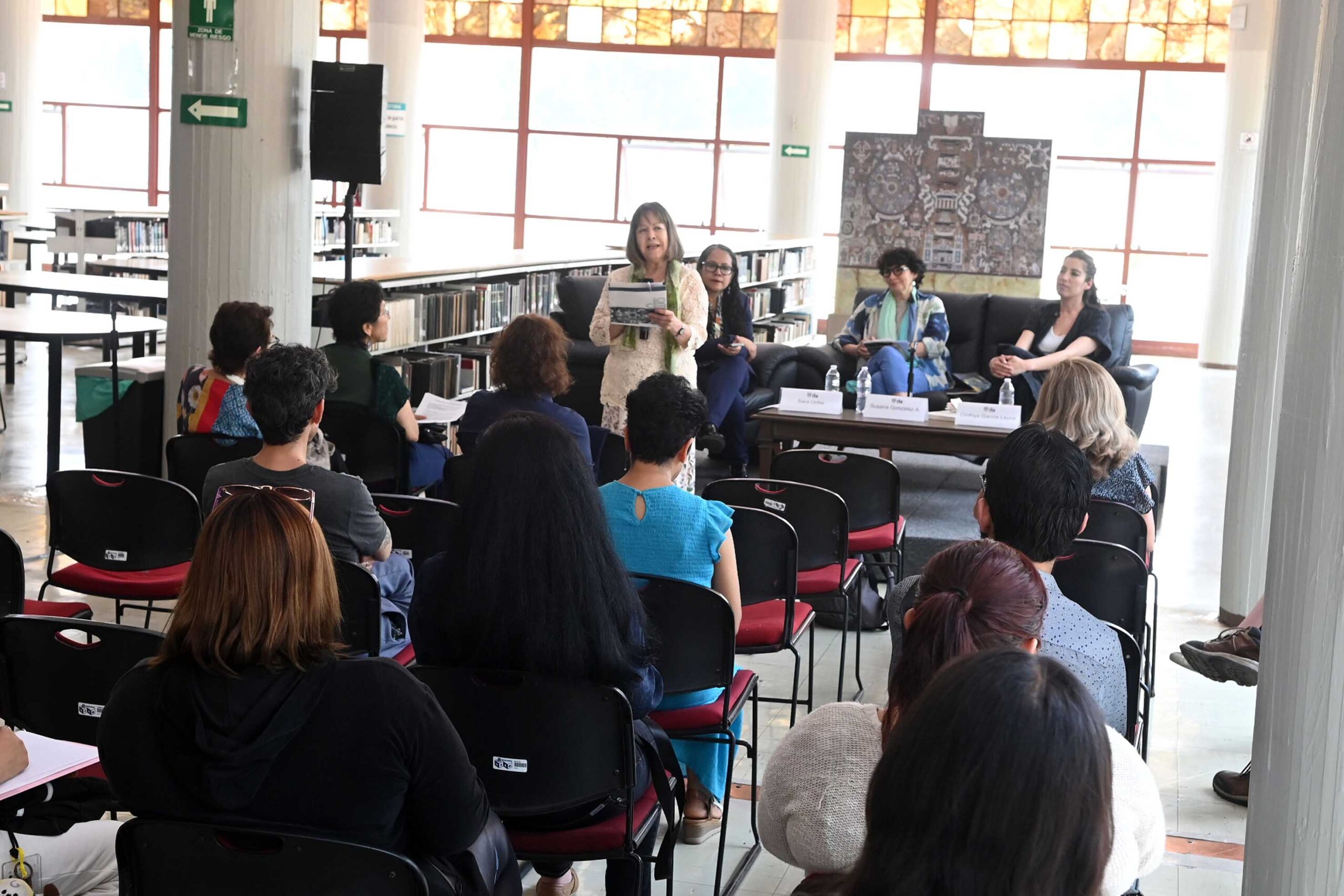 Libros que hablan: vivencias reales cobran voz en la Biblioteca Central de la UNAM