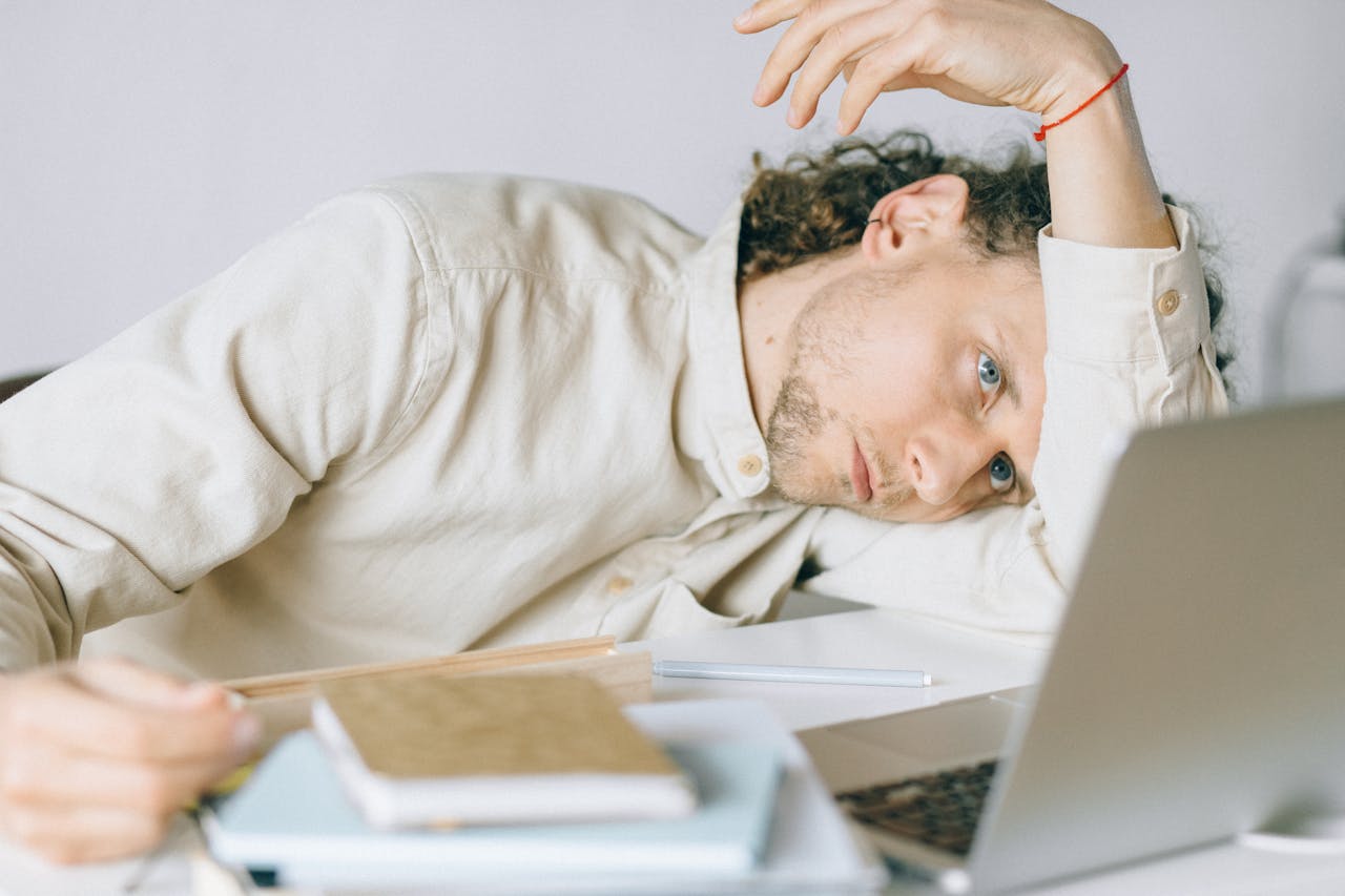 7 señales de agotamiento mental: cómo detectarlas y actuar
