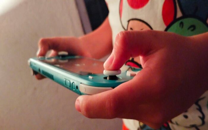 Videojuegos en línea, un entretenimiento que también abre la puerta a fraudes y acoso