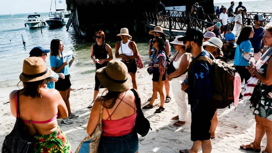 Turismo aéreo en México crece 1.6% en el primer semestre de 2025