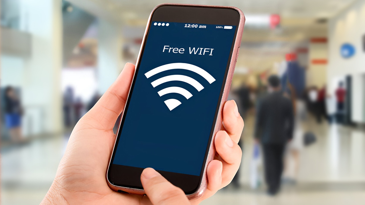 Conectarte al WiFi público puede ser un riesgo: sigue estos 5 consejos clave para proteger tus datos y tu dinero