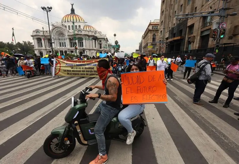 Caos vial en CDMX: marchas y tráfico intenso este lunes