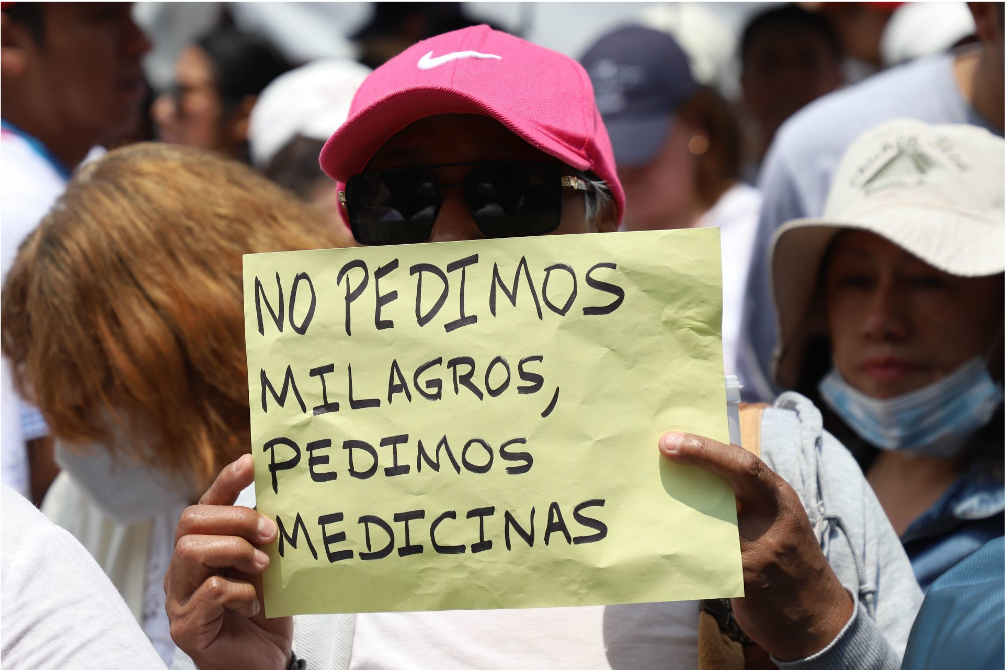 Colectivo Nariz Roja acusa a Sheinbaum de falsear cifras sobre medicamentos oncológicos