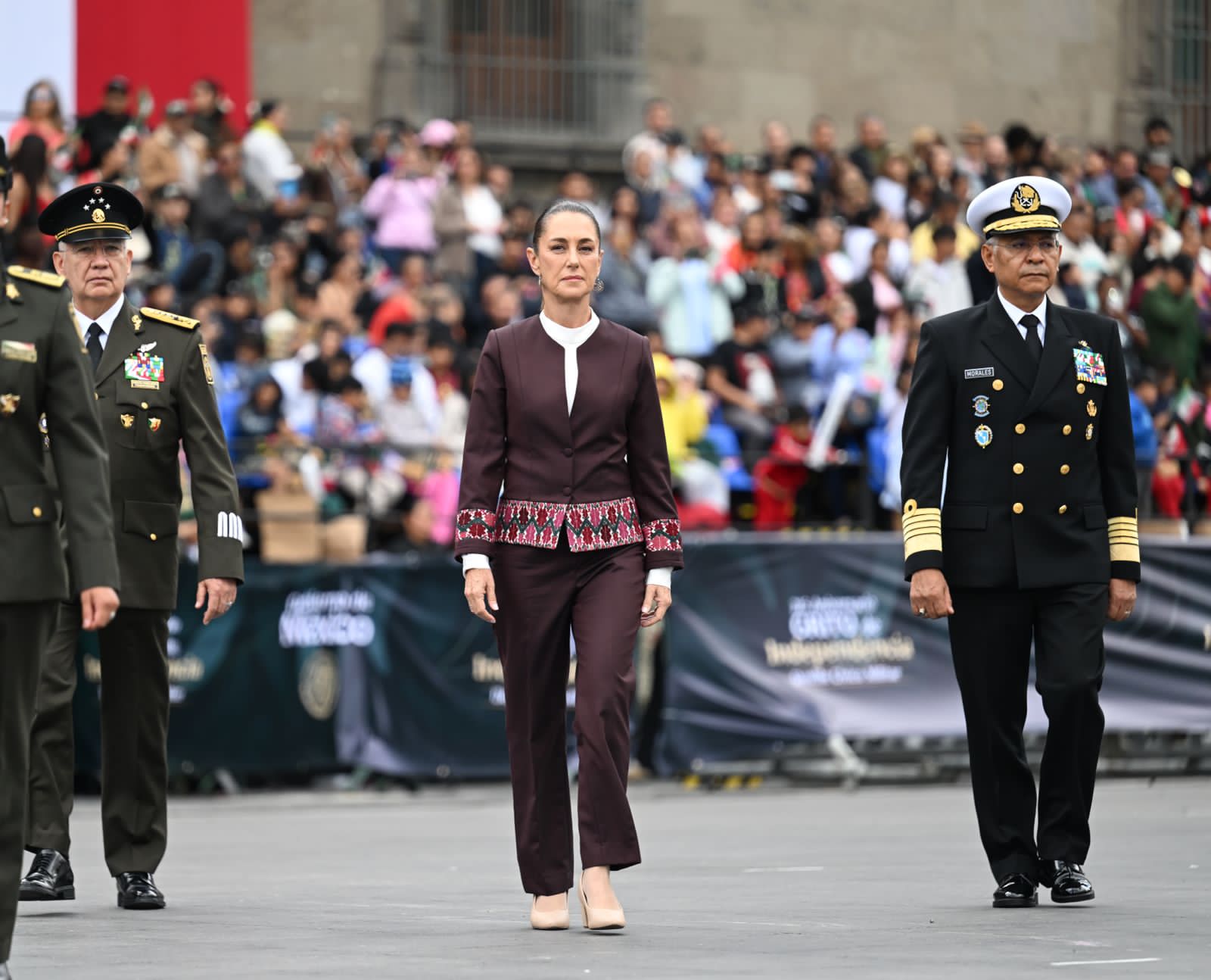 Sheinbaum encabeza desfile; Marina promete limpiar huachicol fiscal