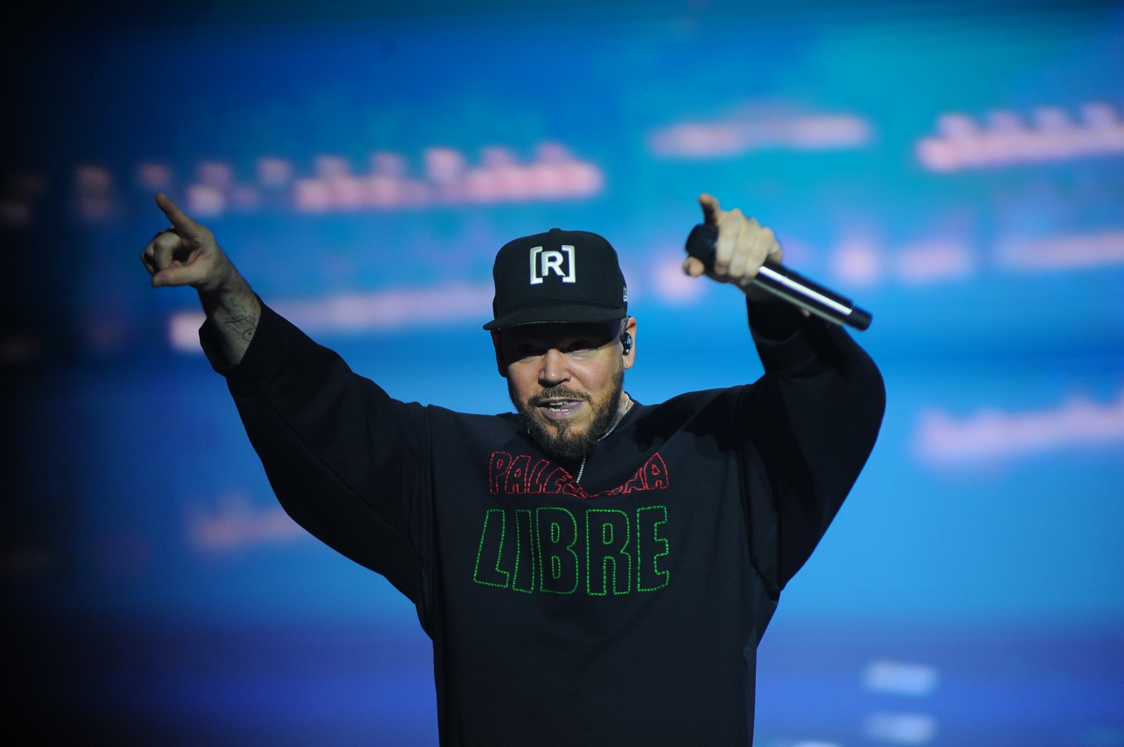 Residente conquista el Zócalo con rap, resistencia y hermandad