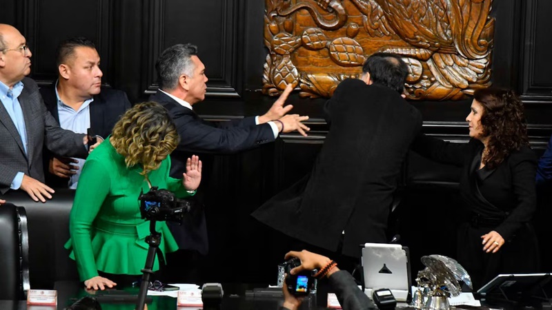 Noroña rechaza escoltas de la Guardia Nacional y desata críticas