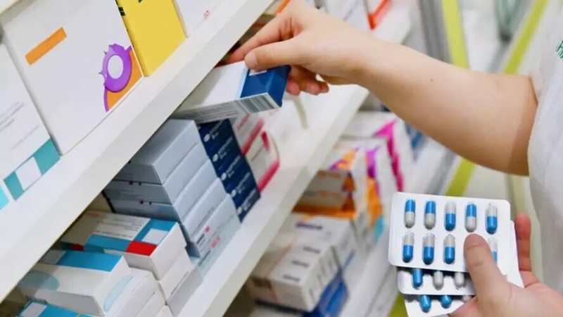 Reconoce Sheinbaum deuda a farmacéuticas mexicanas