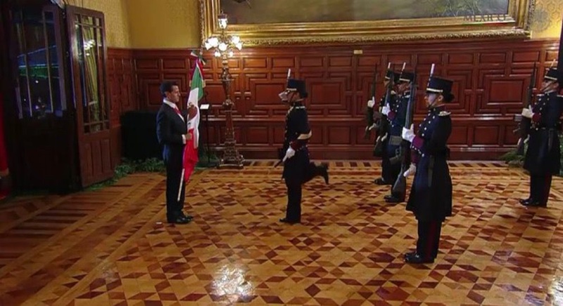 Con Peña Nieto, escoltas de bandera con presencia femenina dieron realce al Grito de Independencia