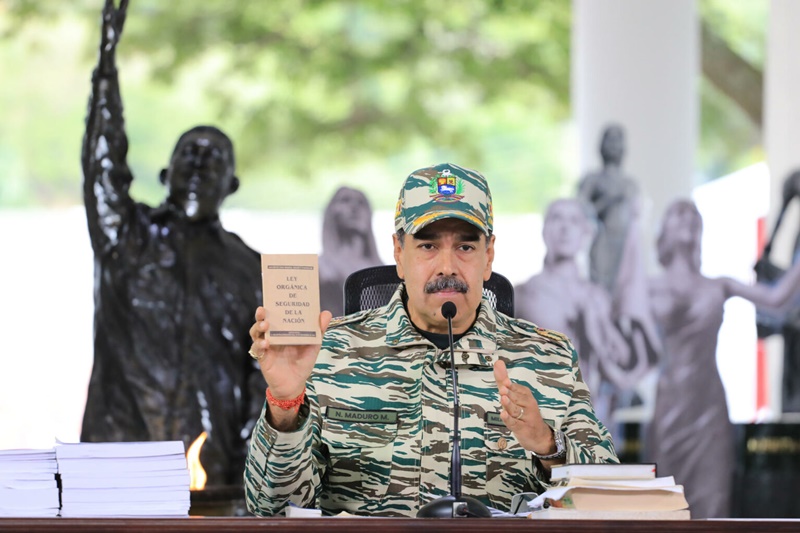 Maduro acusa a EE.UU. de plan de guerra y tensiona la región caribeña