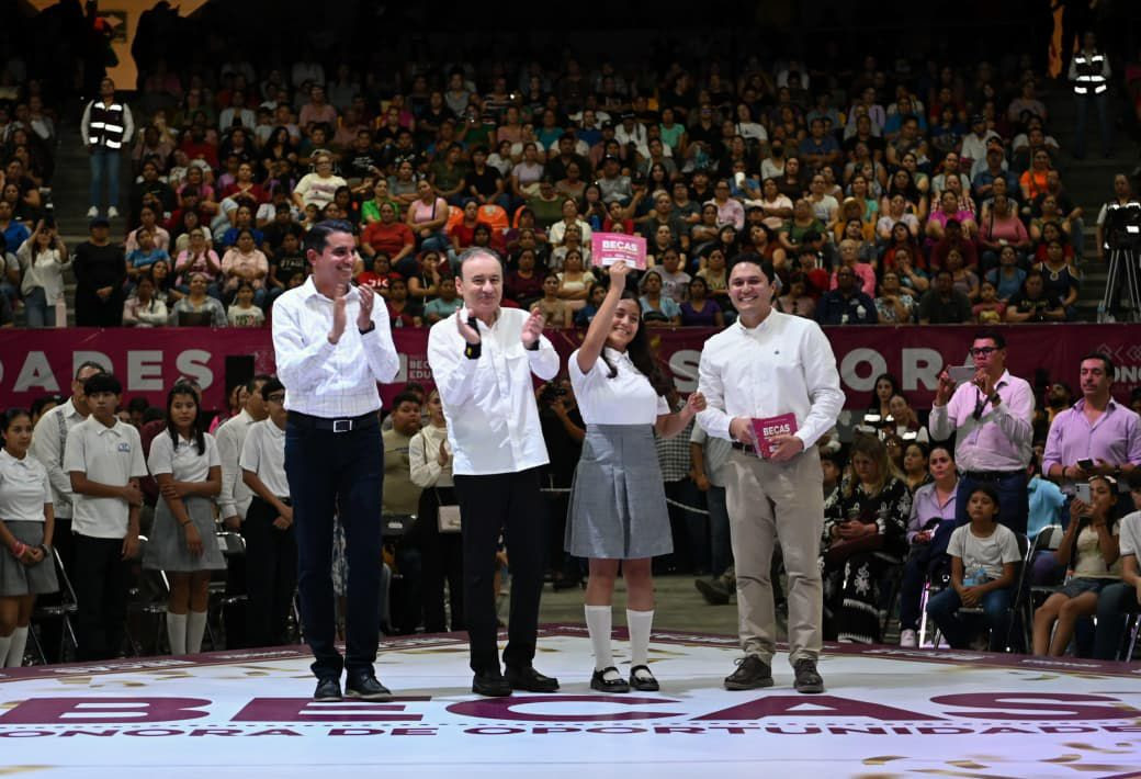Estudia sin límites: Gobernador Durazo invita a alumnos sonorenses a solicitar becas públicas