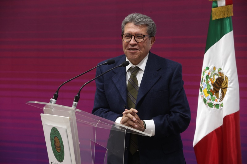 Monreal pide tender puentes: “Ni pleitos con empresarios ni distancia con medios”