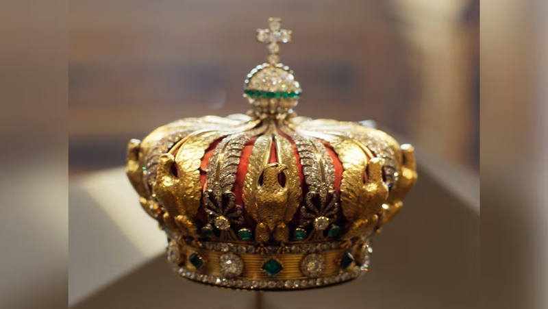 Robo millonario sacude el Louvre: joyas de la corona francesa desaparecen en 7 minutos