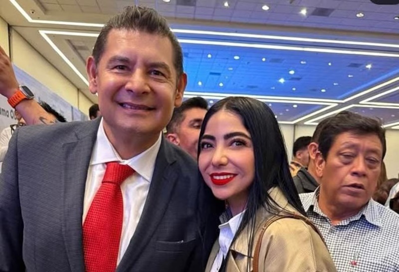 Renuncia delegada del Bienestar en Puebla tras ser vinculada a red criminal