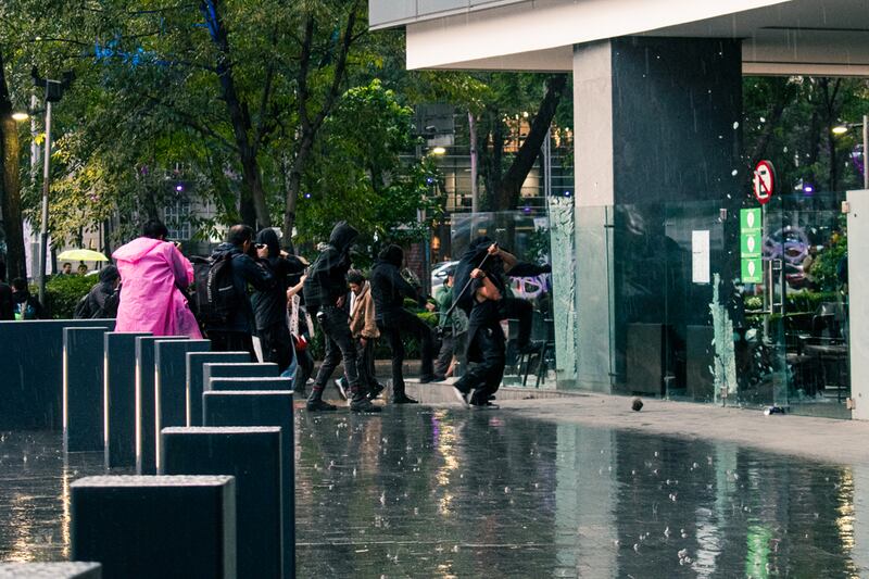 Manifestaciones violentas en la capital: empresarios piden intervención inmediata del gobierno