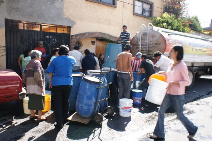 Venta ilegal de agua en Edomex repercute en la capital; Jefa de Gobierno insta a actuar dentro de la ley