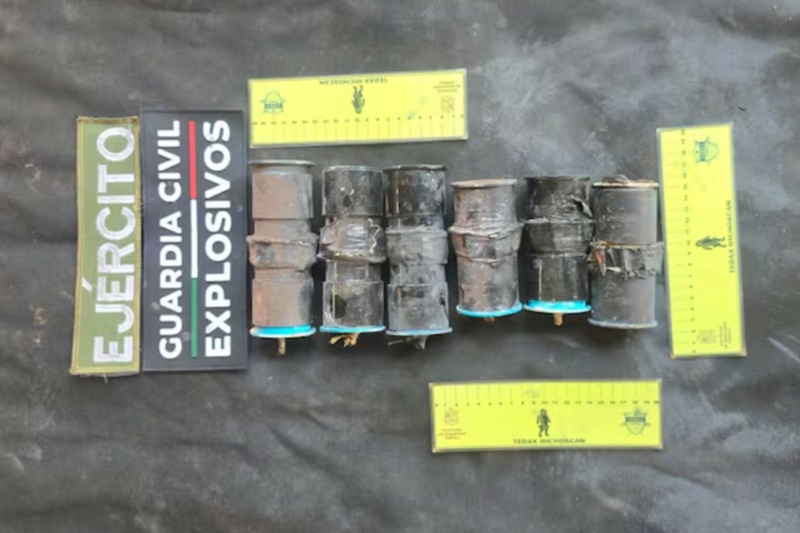 Desactivan siete explosivos en La Ruana tras incursión del CJNG