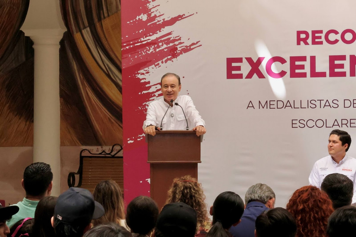 Medallas y becas para el futuro: Durazo reconoce a los campeones de los Juegos Nacionales