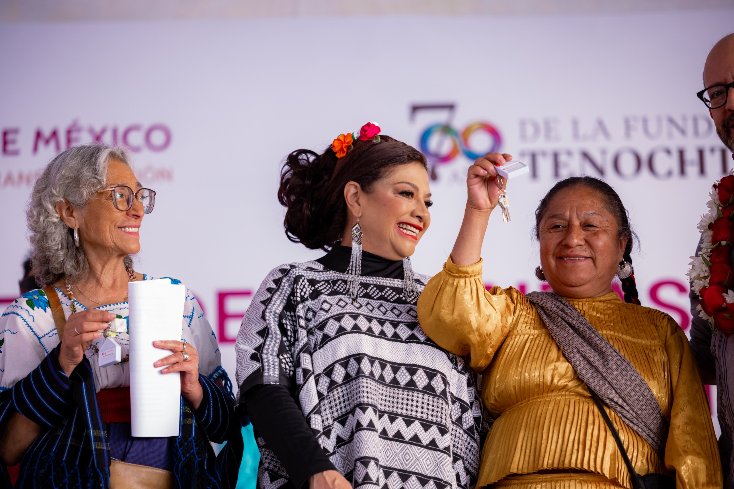 Brugada entrega viviendas a comunidades indígenas y anuncia subsidios de renta