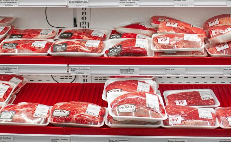 EE.UU. culpa a migrantes por alza en precio de la carne