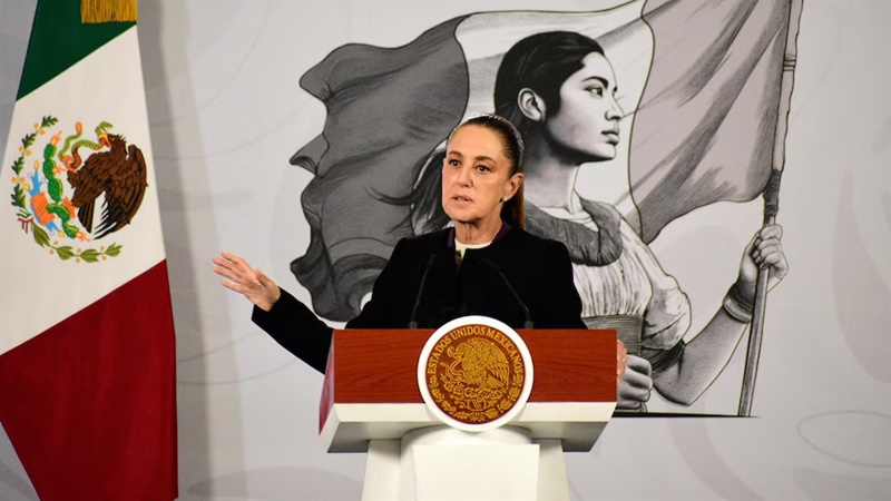 Sheinbaum expresa condolencias tras accidente de avioneta naval en Texas