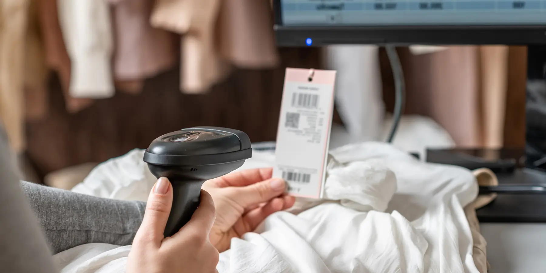 Tu ropa tiene un chip RFID: la tecnología oculta en las etiquetas que las tiendas (y tú) llevas a casa