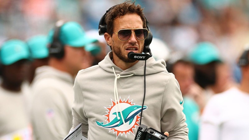 Dolphins despiden a Mike McDaniel tras quedar fuera de playoffs