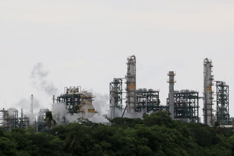 Pemex controla incendio en Dos Bocas y descarta riesgos mayores