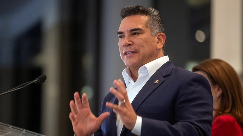 Alito acusa a Morena de regalar petróleo mientras sube la gasolina