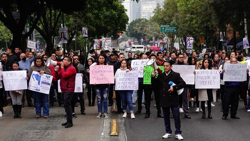 Marchas y tráfico afectan la movilidad en la CDMX