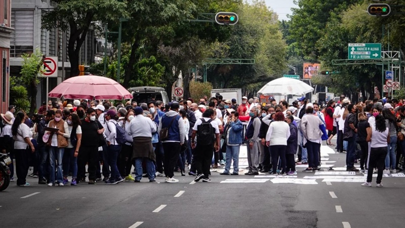 Marchas y tráfico complican la movilidad en la CDMX este martes