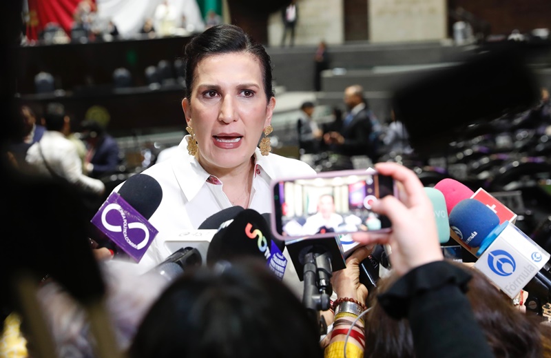 Kenia López exige ética a Sergio Mayer y justicia