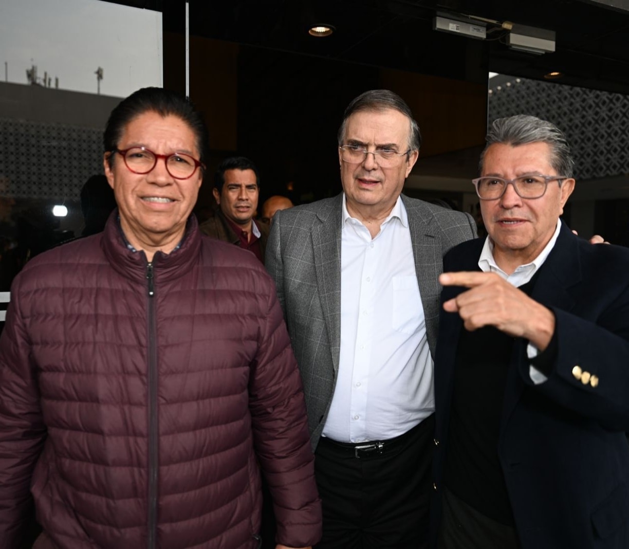 Morena define agenda legislativa con secretarios de Estado en plenaria de Diputados