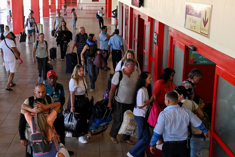Crisis energética acelera salida de turistas de Cuba