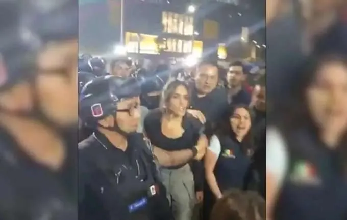 Niegan agresión a Alessandra Rojo; vendedores denuncian violencia en desalojo de San Cosme