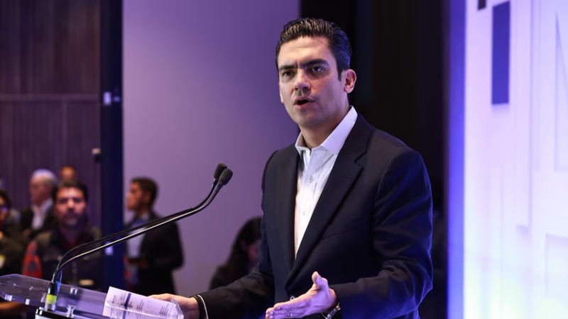 Jorge Romero responde a Sheinbaum por encuestas en el PAN