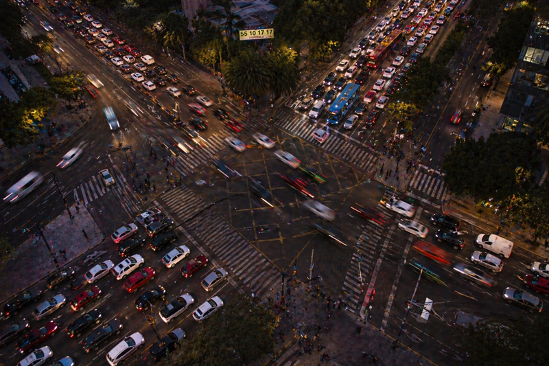 Saturación en Metro CDMX y alta afluencia vehicular este 28 de abril