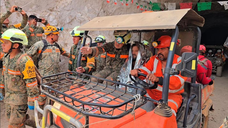 Rescatan con vida a segundo minero tras 14 días atrapado en Sinaloa