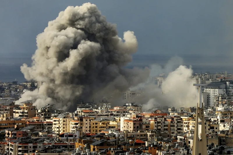 Israel bombardea 100 objetivos en Beirut; colapsa el sistema de salud libanés