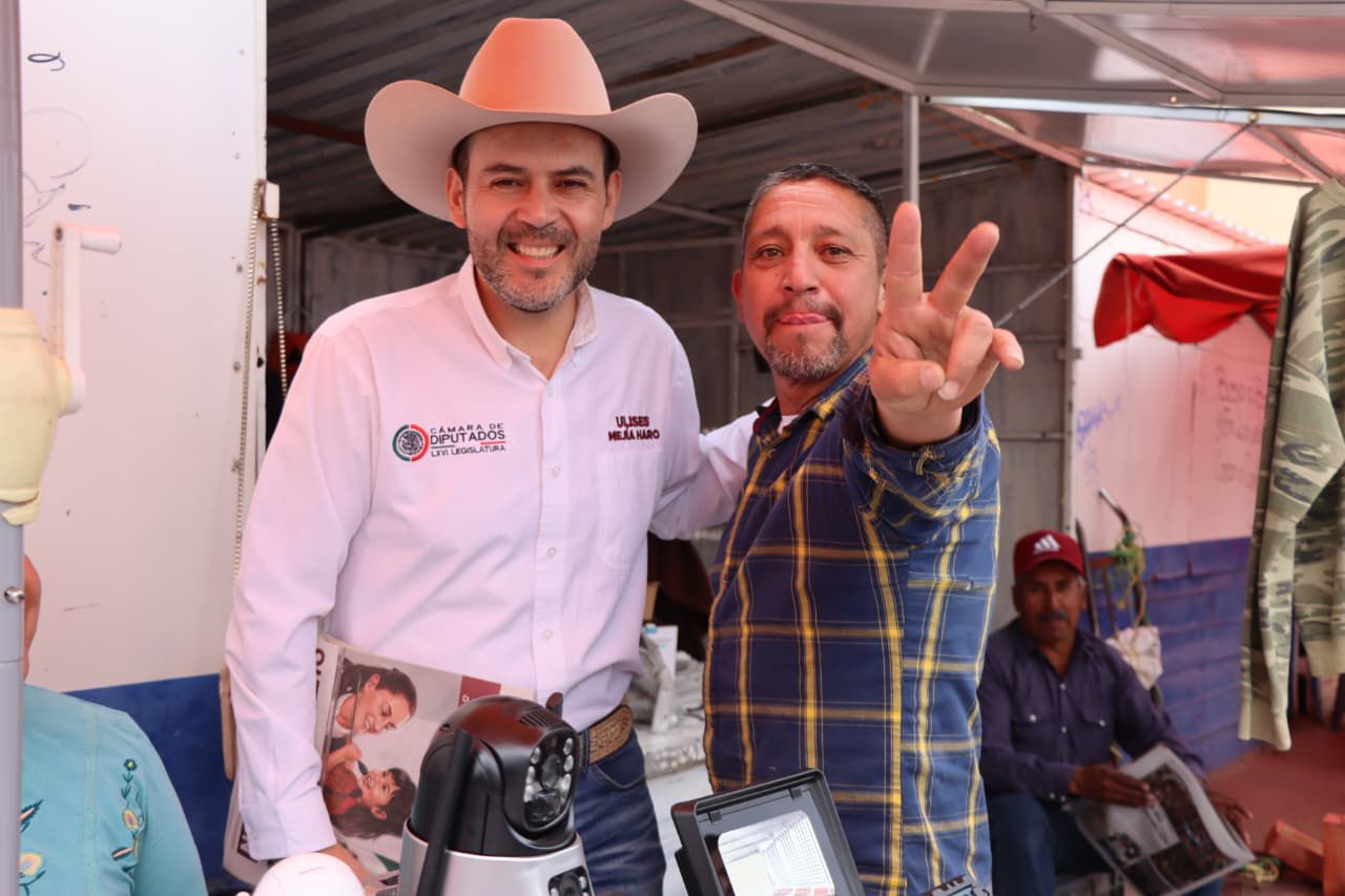Ulises Mejía Haro recorre tianguis de Calera y refuerza diálogo directo con la ciudadanía