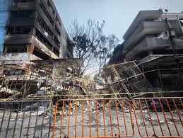 Brugada descarta daños a viviendas tras incendio en Mercado Sonora; casi 100 comercios afectados